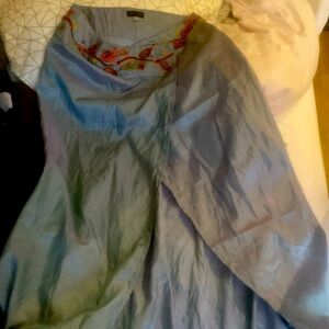 SusaMusa maxi skirt
Like the green one seen on Bella Hadid